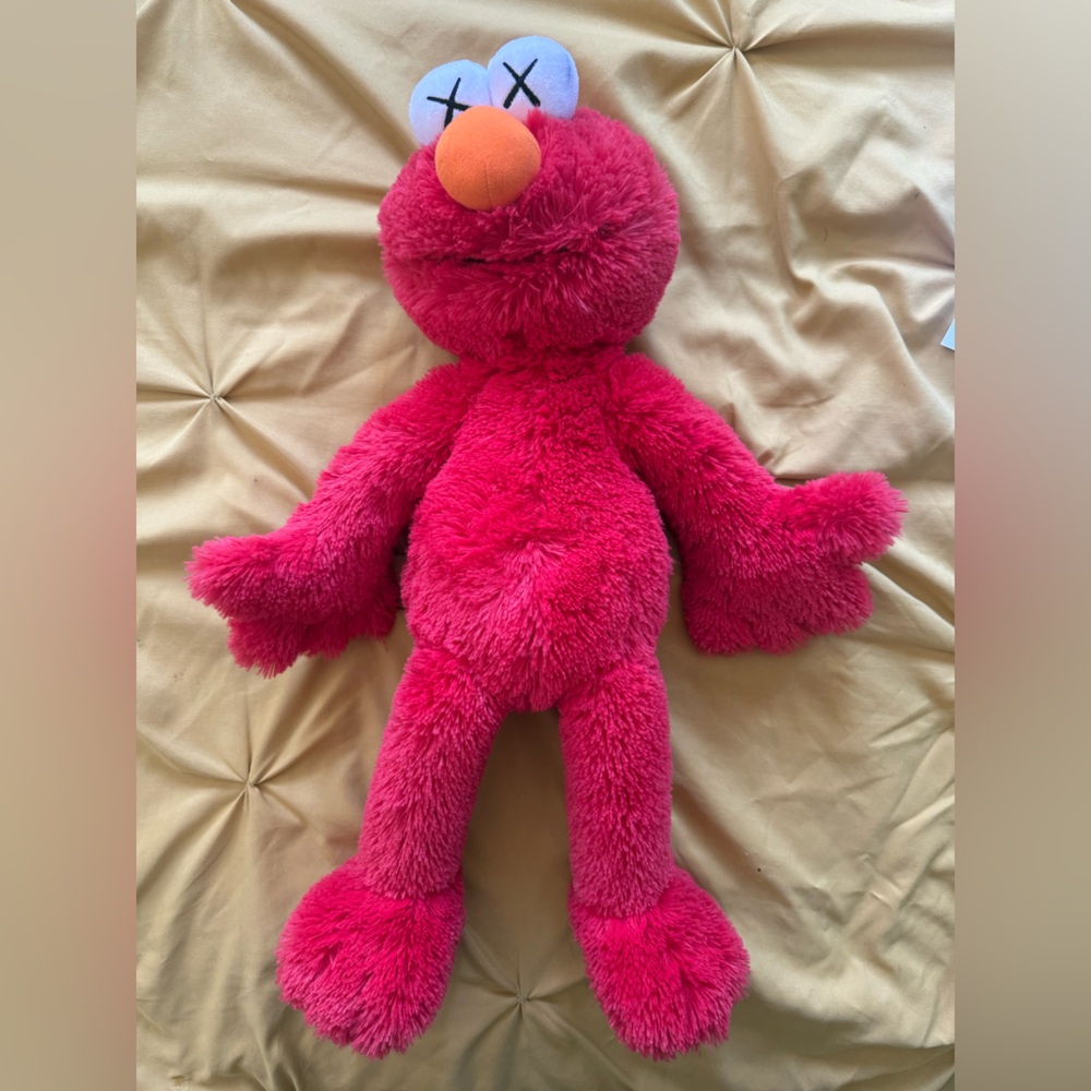 Klaws x Uniqlo sesame street Elmo plush